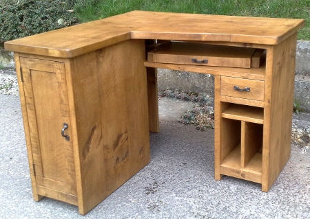 Corner desk, bespoke, can be made to fit your sizes